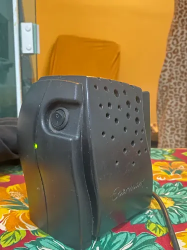 Estabilizador Enermax 300VA Bivolt Manual - 4 Tomadas