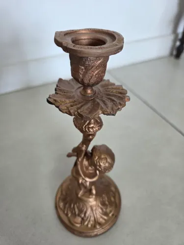 Lindo castiçal de ferro com anjo