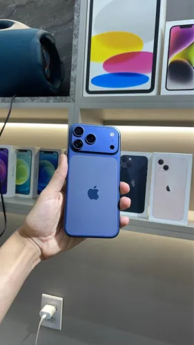 Azul - 17 pro max 256