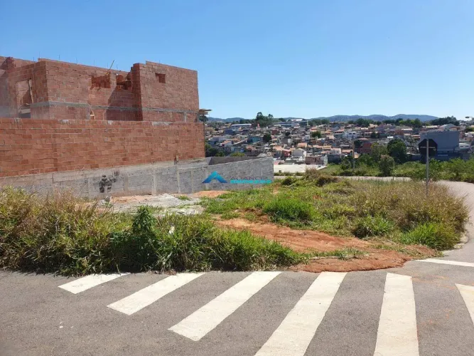 Lote de Esquina com 274,41 m² no Parque Petropollis em Varzea Paulista - Excelente topogra