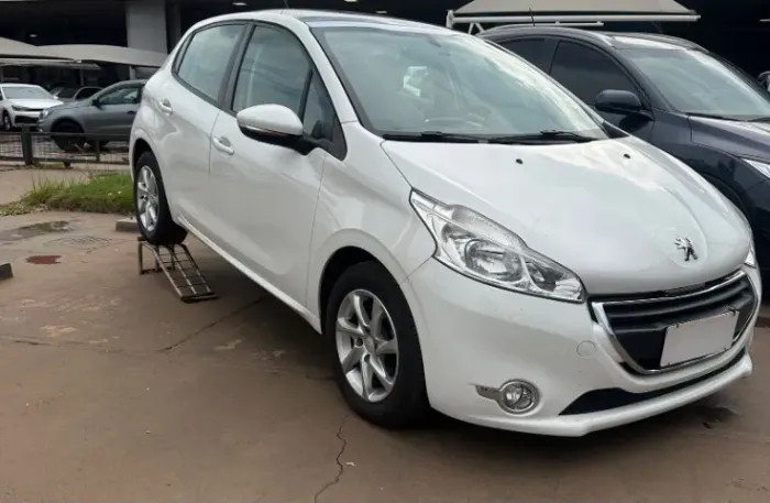 Peugeot 208 Allure 1.5 Flex 8V 5P 2015