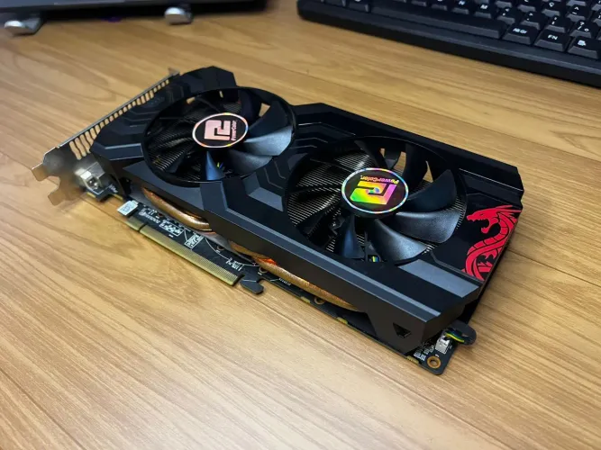 RX 570 4GB (Com Detalhe / Artefatos)