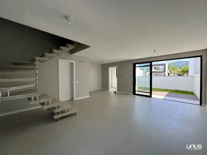 Casa nova com 3 suítes no Deltaville