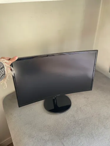 Monitor Samsung Curvo 24 pol