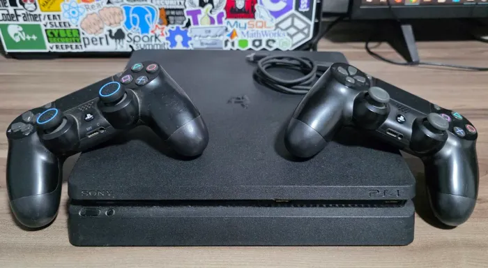 Videogame Sony Playstation 4 Slim desbloqueado / destravado com mais de 80 jogos PS4 Gamer