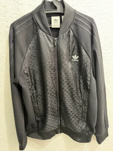 Jaqueta adidas monogram