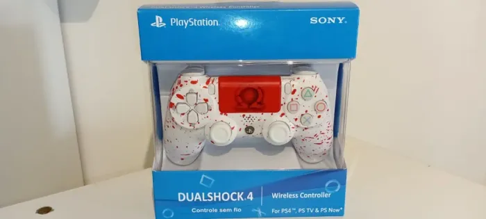 CONTROLE PS4 DUALSHOCK 4 TEMÁTICO GOD OF WAR BRANCO