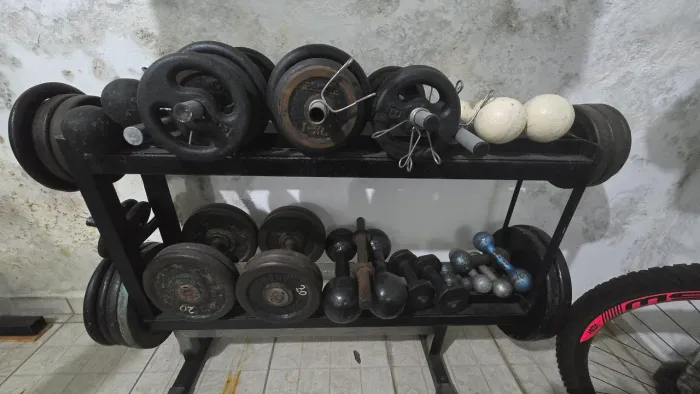 Anilhas e alteres de musculação 