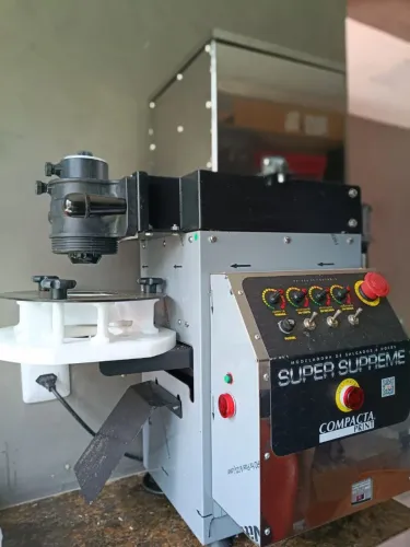 Modeladora de Salgados Super Supreme Compacta Print Inox