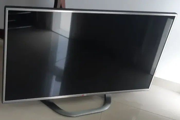 TV LG COM DEFEITO PARA CONSERTO OU RETIRADA DE PEÇAS
