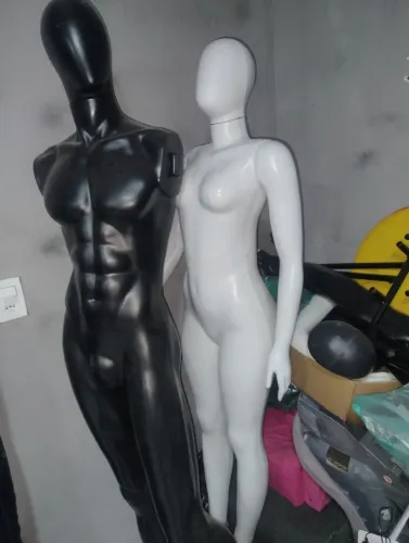 Manequins e prateleiras