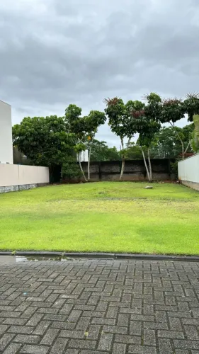 Optimo Terreno de 310 m2 em Condominio fechado em Balneario Camboriu