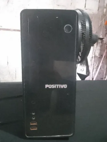Gabinete positivo. Está funcionando mas está sem a fonte.