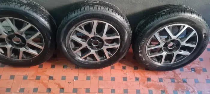 Roda aro 15 Up Cross Tsi original Volks com pneus 
