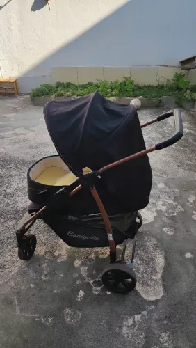 Carrinho de bebê Burigotto com ninho