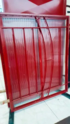 Janela de ferro c/ vidro R$ 288,00 obs; retirada Loja