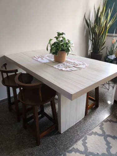 Mesa com 4 cadeiras