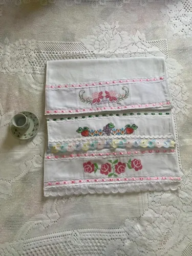 Kit com 3 Panos de prato bordado em ponto e cruz 60,00$