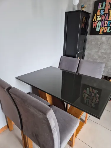 Mesa de Jantar com 4 cadeiras