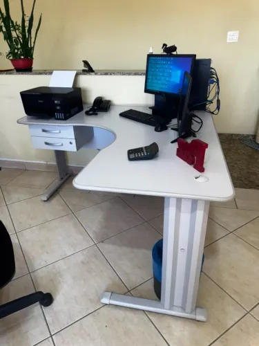 Mesa de Escritório em L 1,40x1,40 - Madeira