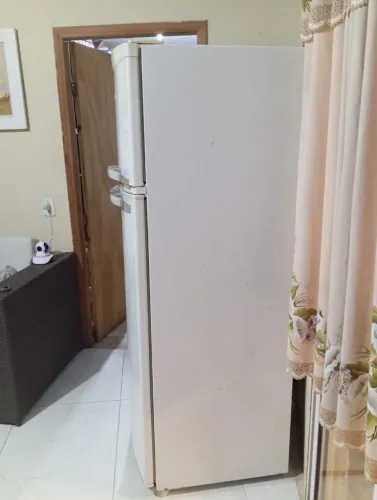 Vendo geladeira para tirar peças vendo geladeira para tirar peças ou arrumar o congelador