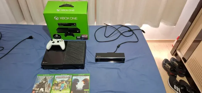Xbox one fat 500gb, controle branco, kinect + 3 jogos