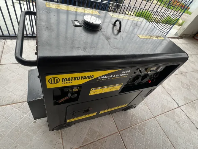 Gerador cabinado NOVO poucas horas de uso