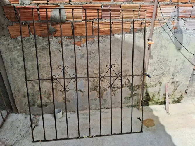 Vendo Grade de Janela 132x122 em ótimo estado