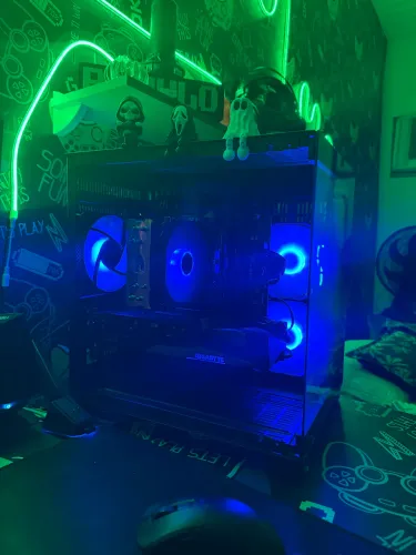PC GAMER RYZEN 5 5600X + RX 7600 8G
