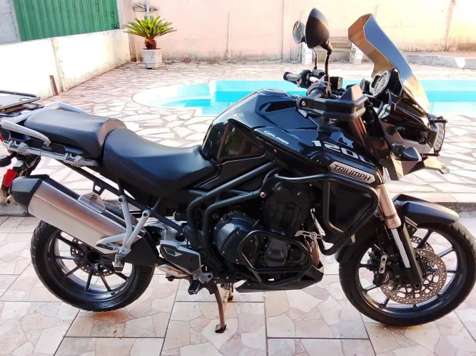 Vende se TRIUMPH TIGER 2013