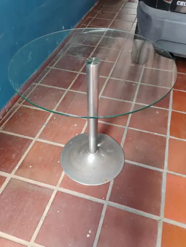 Mesa para cozinha com tampo de vidro 