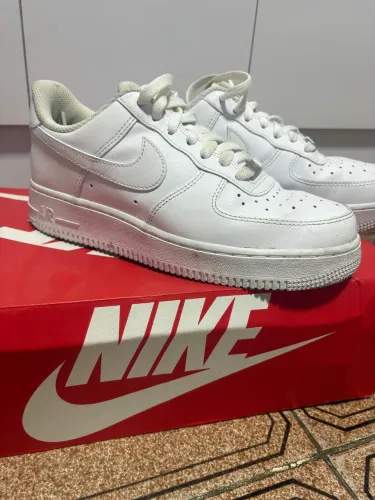 Tênis Nike Air Force 1 '07 e Tênis adidas Originals Adi2000 Branco