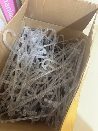cabides em acrílico + cabides para calcinha e sutiã