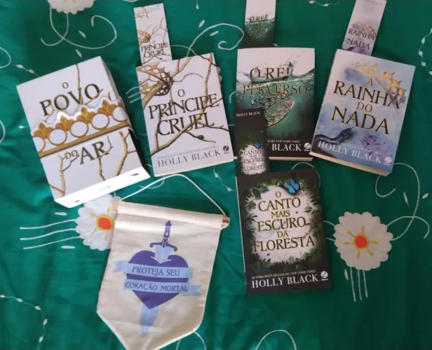 BOX NOVO 4 LIVROS HOLLY BLACK O POVO DO AR