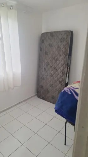 Alugo quarto para mulheres solteiras