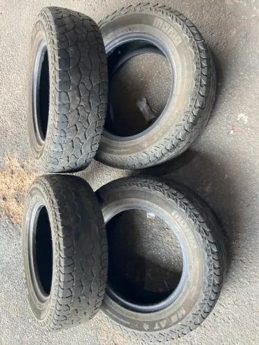 4 Pneus MOMO Tires M-8 A/T 205/70 R15 - Usados