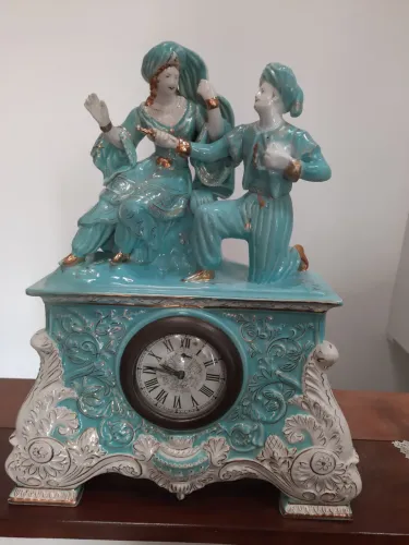 Relógio de Mesa em Porcelana