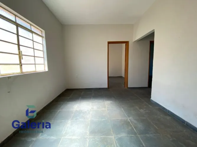 Casa com 2 quartos para alugar, 50m² - Vila Tibério