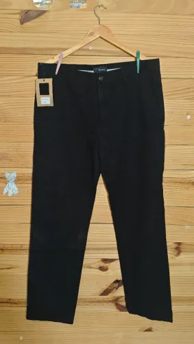 Calça sarja preta nova, número 46
