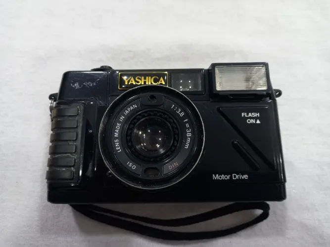Câmera fotográfica Yashica