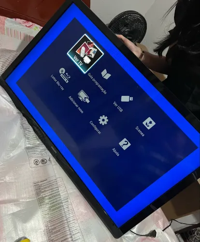 Tv 43 polegadas não é smart 1 auto falante tá com defeito mais troco tá zera 