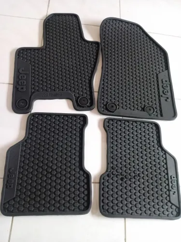 TAPETES ORIGINAL = DE BORRACHA / VELUDO JEEP COMPASS.