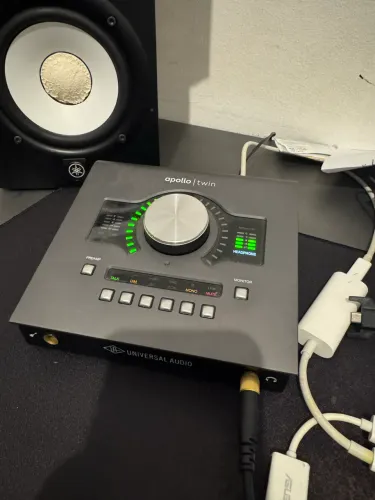 APOLLO TWIN MKII + cabo Thunderbolt original 