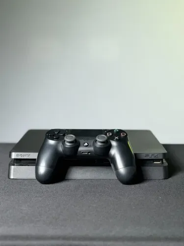 Console PlayStation 4 Slim Seminovo - 500GB + Controle DualShock 4 por R$ 1.299| 997935