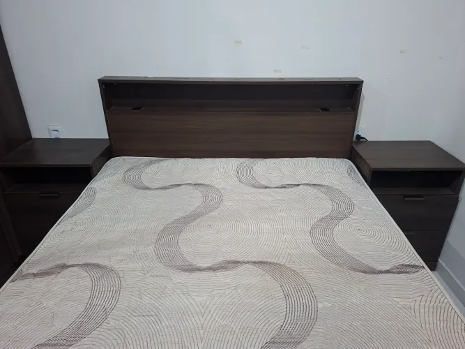 Quarto completo casal cama cabeceira e dois criado mudo