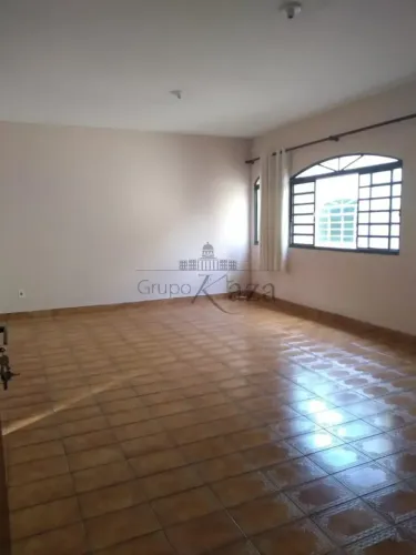 Casa Sobreloja - Cidade Morumbi - 3 Dormitórios - 110m².