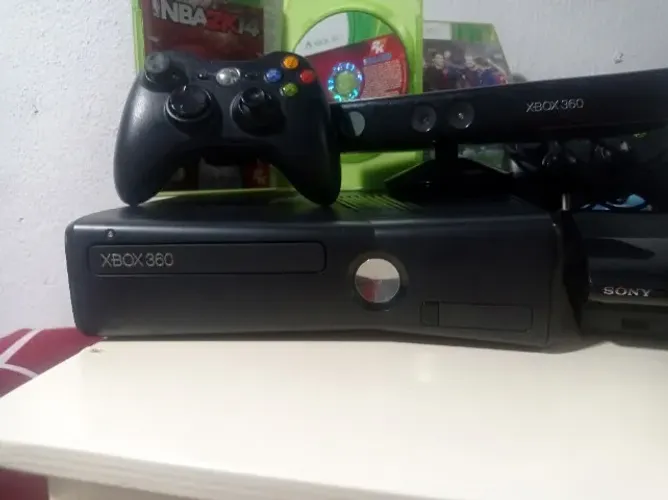 XBOX 360 + kinect + Hd interno 500G lotado de jogos + 2 controles