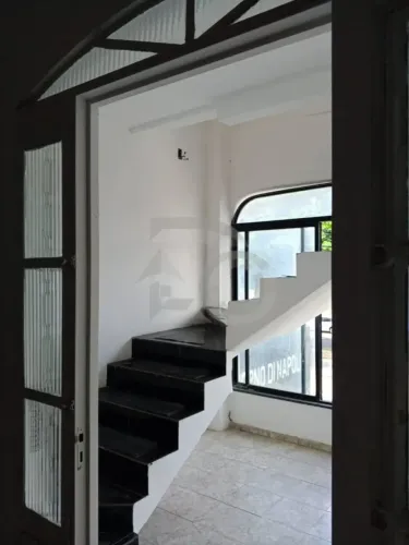 Ponto Comercial com 540m² e Localização de Alta Visibilidade na Farolândia