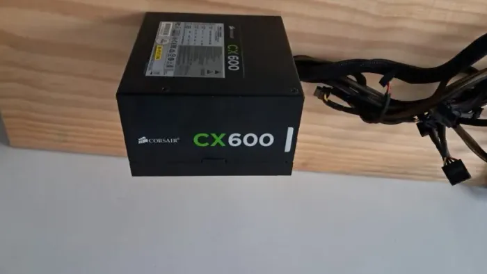 Fonte Corsair CX600 80 Plus Bronze