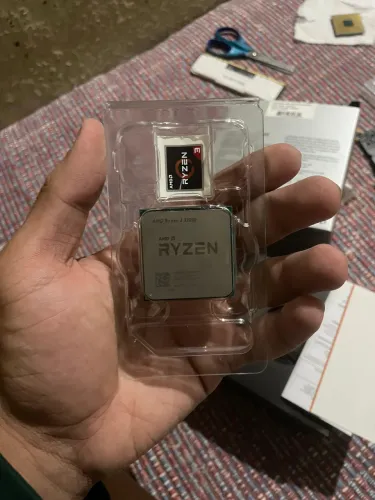 Rayzen 3 3200g ( acompanha cooler box )
